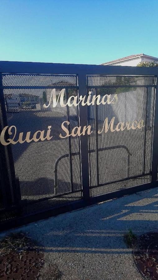 Marina à Aigues Mortes - GARD Exterior foto